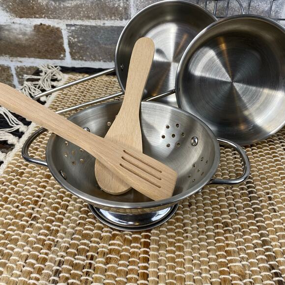 Kidzlane Stainless Steel Pots & Pans Play Set 8 pieces age 3-6 - Picture 6 of 11